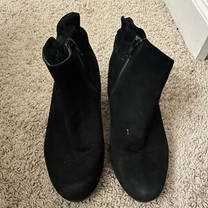 Black Suede Munro Ankle Boots 8.5 Wide Width